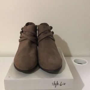 STYLE & CO
Willoww Booties Size 12M